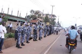 Police sorrounds Besigye