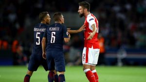 PARIS, FRANCE - SEPTEMBER 13:  Marquinhos of PSG pushes Olivier Giroud of Arsenal  during the UEFA Champions League Group A match between Paris Saint-Germain and Arsenal FC at Parc des Princes on September 13, 2016 in Paris, France.  (Photo by Julian Finney/Getty Images)