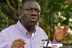 Besigye talking to the press