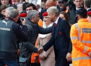 Manchester-United-manager-Jose-Mourinho-shakes-hands-with-Arsenal-manager-Arsene-Wenger-before-the-m