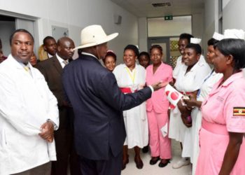 Museveni cautions health workers over absenteeism