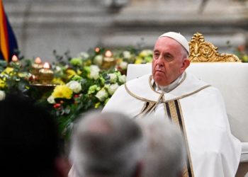 Pope visits conflict-ridden central Africa, first stop DR Congo