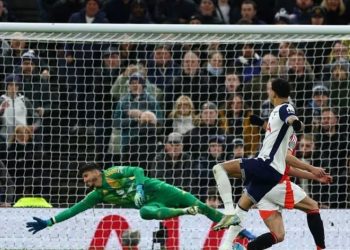 Tottenham survive Man Utd comeback to reach League Cup semis