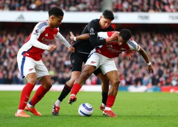 Arsenal title hopes hit in shock defeat by West Ham